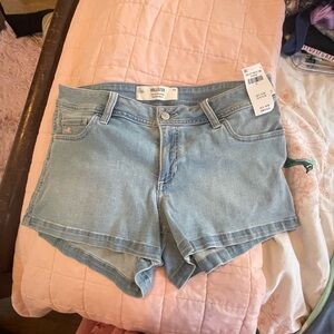 🆕 Hollister Denim Curvy Low-Rise Shortie Shorts Size 12 ☀️